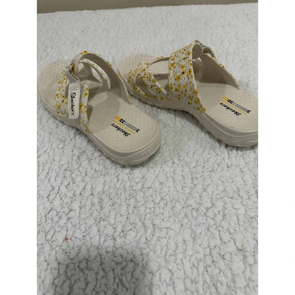 Skechers Foamies Outdoor Lifestyle White Yellow Floral Daisy Sandals Womens 9 - Picture 3 of 9